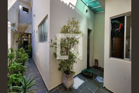 Casa à venda com 230m², 3 quartos e 2 vagas