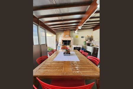 Casa à venda com 230m², 3 quartos e 2 vagas