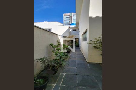 Casa à venda com 230m², 3 quartos e 2 vagas