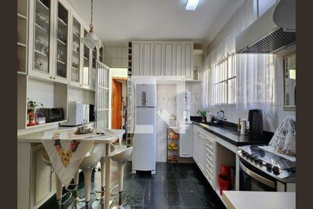 Casa à venda com 230m², 3 quartos e 2 vagas