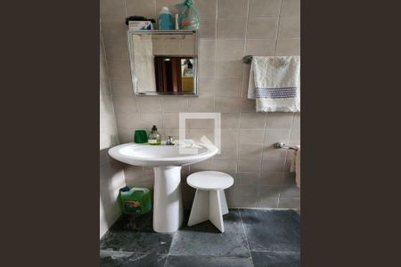 Casa à venda com 230m², 3 quartos e 2 vagas