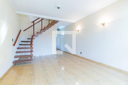 Casa à venda com 250m², 3 quartos e 3 vagasSala