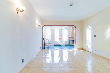 Casa à venda com 250m², 3 quartos e 3 vagasSala