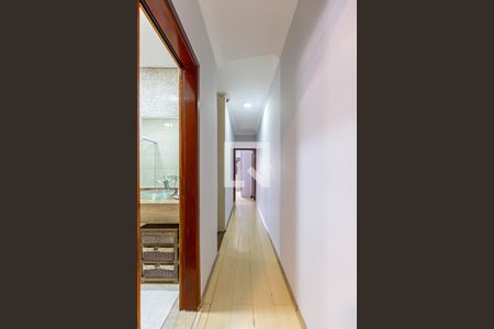 Corredor Dormitórios de casa à venda com 3 quartos, 234m² em Jardim Cristiane, Santo André