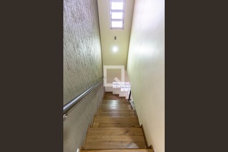 Escada Dormitórios de casa à venda com 3 quartos, 234m² em Jardim Cristiane, Santo André