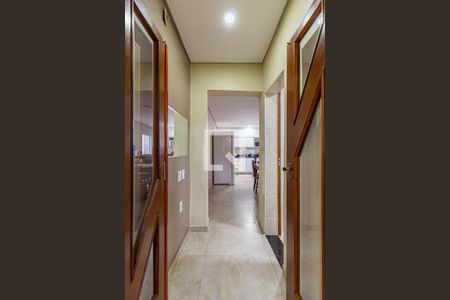 Corredor de casa à venda com 3 quartos, 234m² em Jardim Cristiane, Santo André
