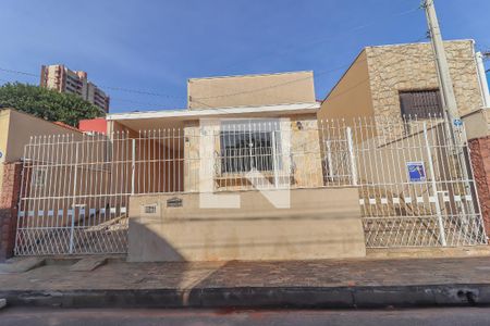 Casa à venda com 138m², 2 quartos e 3 vagasFachada