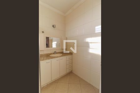 Casa à venda com 138m², 2 quartos e 3 vagasBanheiro