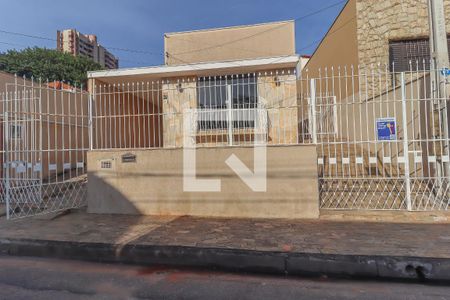 Casa à venda com 138m², 2 quartos e 3 vagasFachada