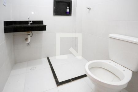 Banheiro de kitnet/studio para alugar com 1 quarto, 34m² em Quinta da Paineira, São Paulo