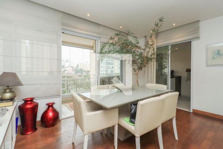 Apartamento à venda com 143m², 3 quartos e 2 vagas Apartamento à venda com 143m², 3 quartos e 2 vagasSala