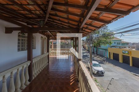 Varanda de casa à venda com 4 quartos, 180m² em Santa Mônica, Belo Horizonte
