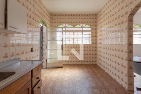 Casa à venda com 180m², 4 quartos e 8 vagas Casa à venda com 180m², 4 quartos e 8 vagasCozinha