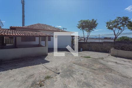 Casa à venda com 180m², 4 quartos e 8 vagas Casa à venda com 180m², 4 quartos e 8 vagasÁrea externa