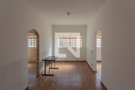 Casa à venda com 180m², 4 quartos e 8 vagas Casa à venda com 180m², 4 quartos e 8 vagasCopa