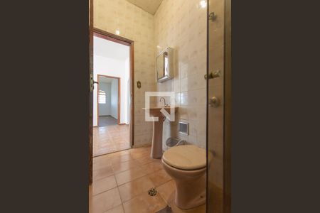 Casa à venda com 180m², 4 quartos e 8 vagas Casa à venda com 180m², 4 quartos e 8 vagasBanheiro