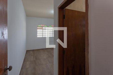 Casa à venda com 180m², 4 quartos e 8 vagas Casa à venda com 180m², 4 quartos e 8 vagasQuarto 4 - Suíte