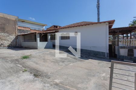 Casa à venda com 180m², 4 quartos e 8 vagas Casa à venda com 180m², 4 quartos e 8 vagasÁrea externa
