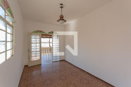 Sala de casa à venda com 4 quartos, 180m² em Santa Mônica, Belo Horizonte
