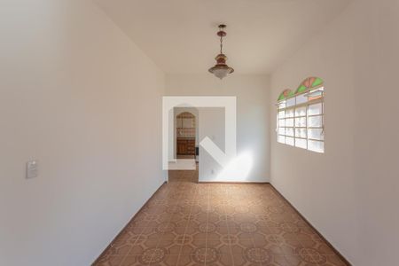 Sala de casa à venda com 4 quartos, 180m² em Santa Mônica, Belo Horizonte
