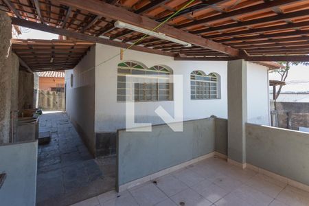 Casa à venda com 180m², 4 quartos e 8 vagas Casa à venda com 180m², 4 quartos e 8 vagasÁrea externa