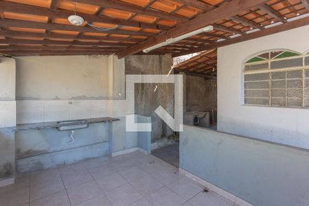 Casa à venda com 180m², 4 quartos e 8 vagas Casa à venda com 180m², 4 quartos e 8 vagasÁrea externa