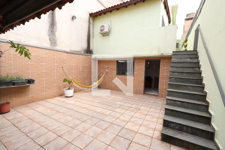 Casa à venda com 210m², 4 quartos e 3 vagasQuintal casa de baixo