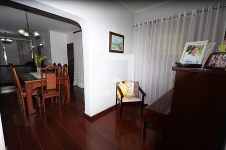 Casa à venda com 210m², 4 quartos e 3 vagasHall