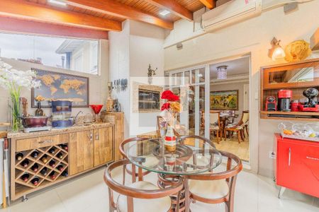 Casa à venda com 4 quartos, 257m² em Jardim Carvalho, Porto Alegre