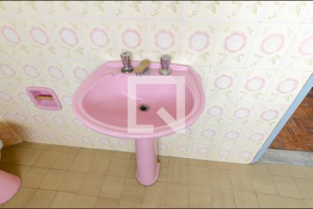 Casa à venda com 144m², 4 quartos e 1 vagaBanheiro