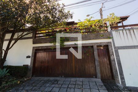Casa de condomínio à venda com 391m², 3 quartos e 2 vagasFachada