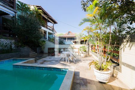 Casa de condomínio à venda com 391m², 3 quartos e 2 vagasPiscina