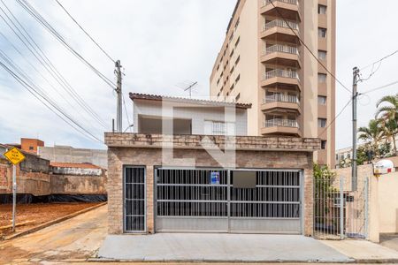 Casa à venda com 208m², 3 quartos e 2 vagas Casa à venda com 208m², 3 quartos e 2 vagasFachada