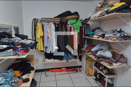 Apartamento à venda com 180m², 5 quartos e 3 vagas Apartamento à venda com 180m², 5 quartos e 3 vagasCloset da Suíte 3