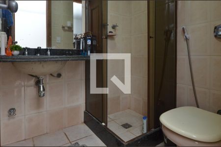 Apartamento à venda com 180m², 5 quartos e 3 vagas Apartamento à venda com 180m², 5 quartos e 3 vagasBanheiro da Suíte 1