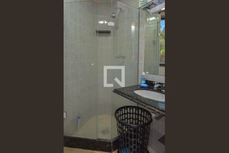 Apartamento à venda com 180m², 5 quartos e 3 vagas Apartamento à venda com 180m², 5 quartos e 3 vagasBanheiro da Suíte 2