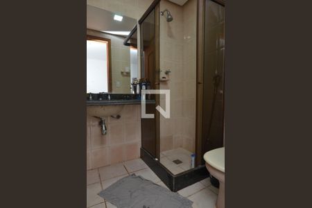 Apartamento à venda com 180m², 5 quartos e 3 vagas Apartamento à venda com 180m², 5 quartos e 3 vagasBanheiro da Suíte 1