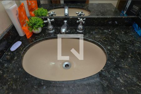 Apartamento à venda com 180m², 5 quartos e 3 vagas Apartamento à venda com 180m², 5 quartos e 3 vagasBanheiro da Suíte 1