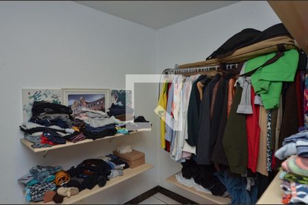 Apartamento à venda com 180m², 5 quartos e 3 vagas Apartamento à venda com 180m², 5 quartos e 3 vagasCloset da Suíte 3