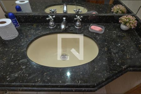 Apartamento à venda com 180m², 5 quartos e 3 vagas Apartamento à venda com 180m², 5 quartos e 3 vagasBanheiro social