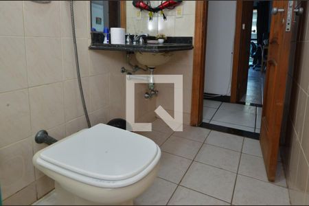 Apartamento à venda com 180m², 5 quartos e 3 vagas Apartamento à venda com 180m², 5 quartos e 3 vagasBanheiro social