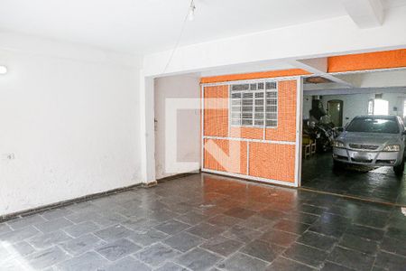 Casa à venda com 250m², 2 quartos e 8 vagas Casa à venda com 250m², 2 quartos e 8 vagasGaragem
