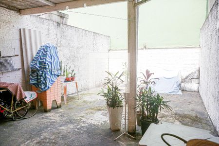 Casa à venda com 250m², 2 quartos e 8 vagas Casa à venda com 250m², 2 quartos e 8 vagasQuintal