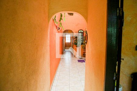 Casa à venda com 250m², 2 quartos e 8 vagas Casa à venda com 250m², 2 quartos e 8 vagasCorredor Quintal