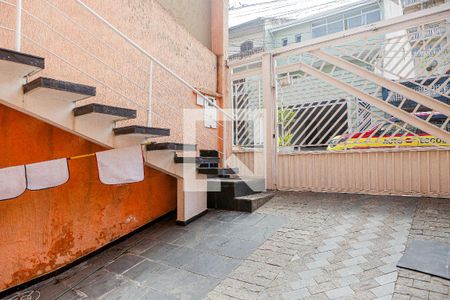 Casa à venda com 250m², 2 quartos e 8 vagas Casa à venda com 250m², 2 quartos e 8 vagasEntrada