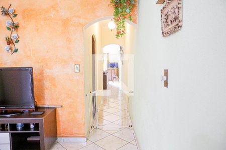 Casa à venda com 250m², 2 quartos e 8 vagas Casa à venda com 250m², 2 quartos e 8 vagasCorredor