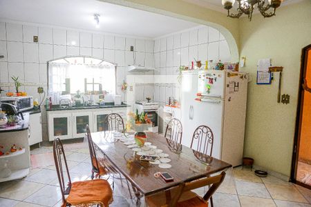 Casa à venda com 250m², 2 quartos e 8 vagas Casa à venda com 250m², 2 quartos e 8 vagasCozinha