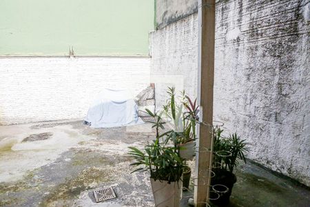 Casa à venda com 250m², 2 quartos e 8 vagas Casa à venda com 250m², 2 quartos e 8 vagasQuintal