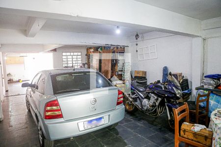 Casa à venda com 250m², 2 quartos e 8 vagas Casa à venda com 250m², 2 quartos e 8 vagasGaragem