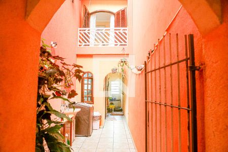 Casa à venda com 250m², 2 quartos e 8 vagas Casa à venda com 250m², 2 quartos e 8 vagasCorredor Quintal